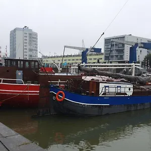 Boat-apartment Fokkelina Botel Rotterdam